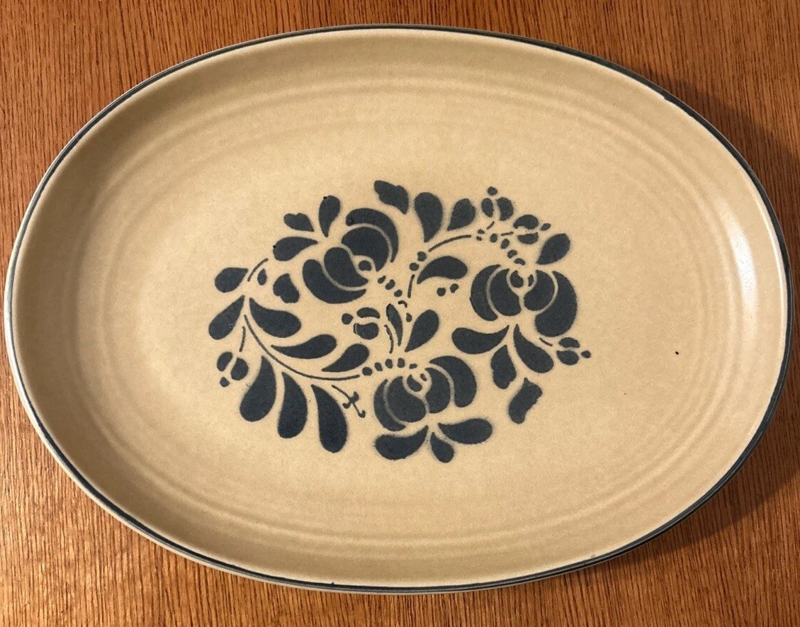 Pfaltzgraff Folk Art 14’ Oval Platter – USA Castle Stamp