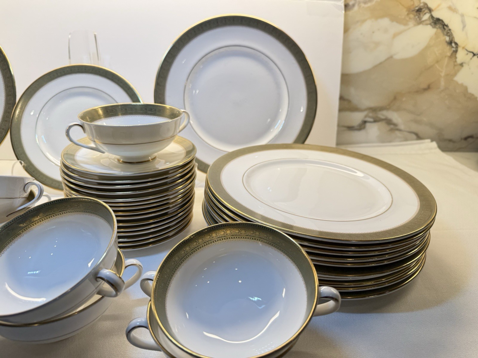 72pc Royal Doulton BELVEDERE H5001 China Set – Service for 12+ – Pristine Gold
