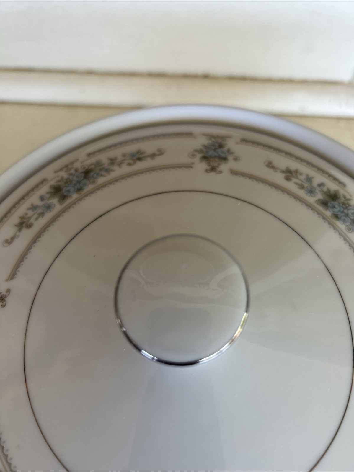 Elington Casserole 2 qt. Covered Wade Fine Porcelain White Blue Platinum Trim !
