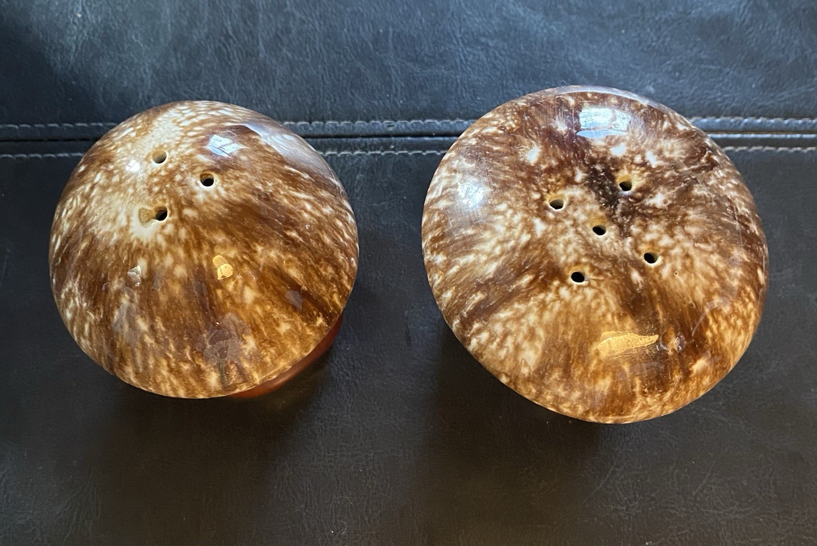 VTG HULL USA SALT & PEPPER SHAKER POTTERY BROWN DRIP GLAZE MUSHROOM MCM CERAMIC