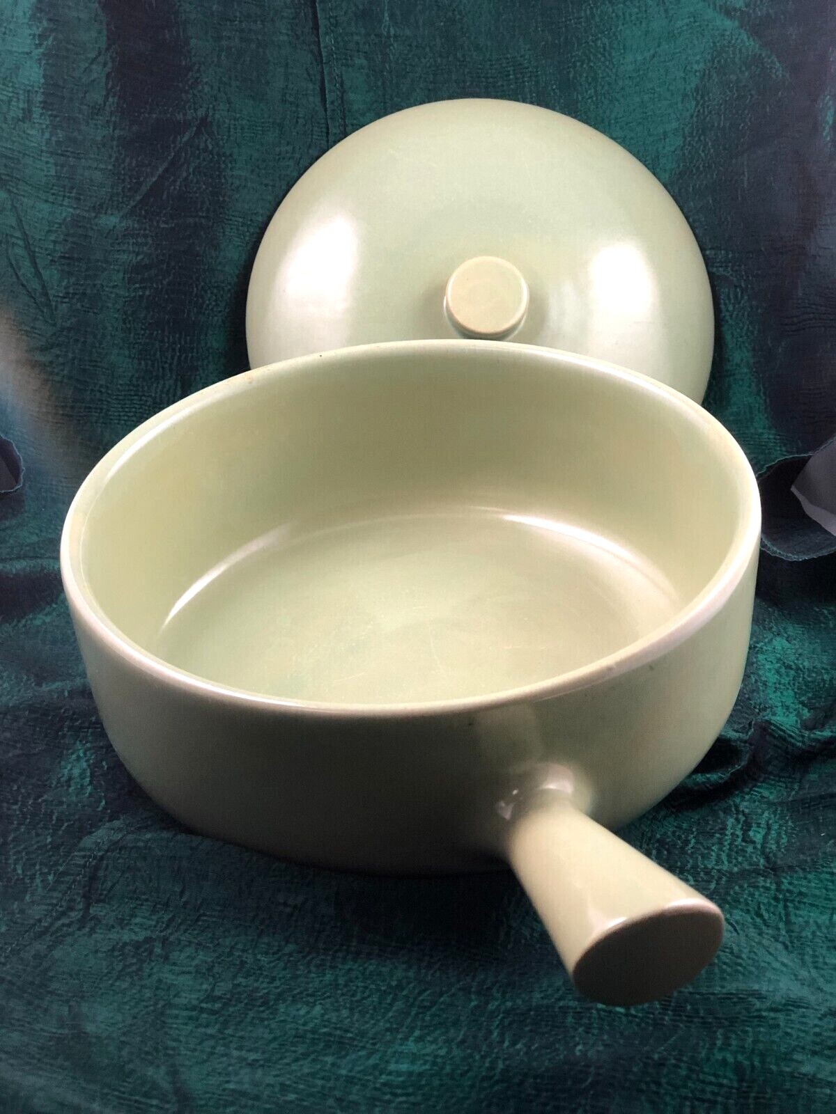 Vtg Stoneware Cooking Pot w Lid & Handle Sage Green La Solana 9″ W 3″ Deep