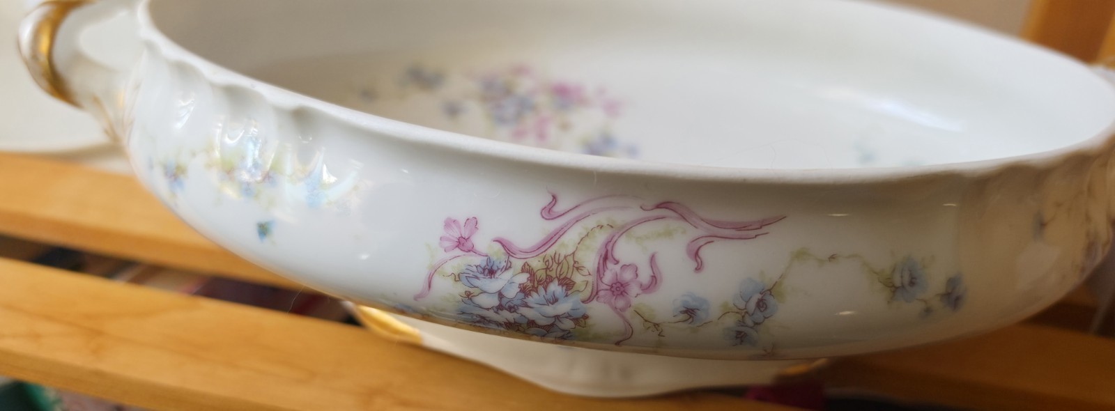 Theodore Haviland Oval Covered Vegetable-Pink Roses/Blue Scrolls -Schleiger