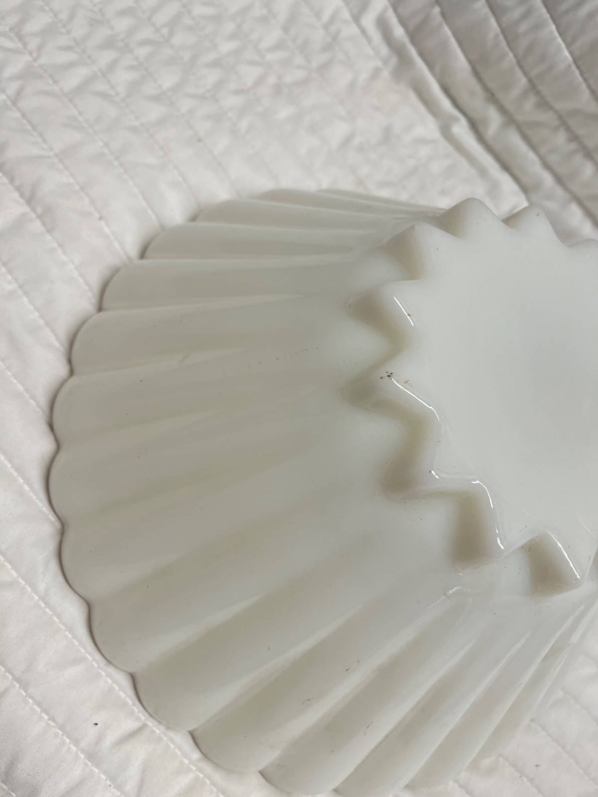 VTG 1950’s Anchor Hocking Milk Glass Gold Trimmed Punch/Serving Bowl 11″ x 5″