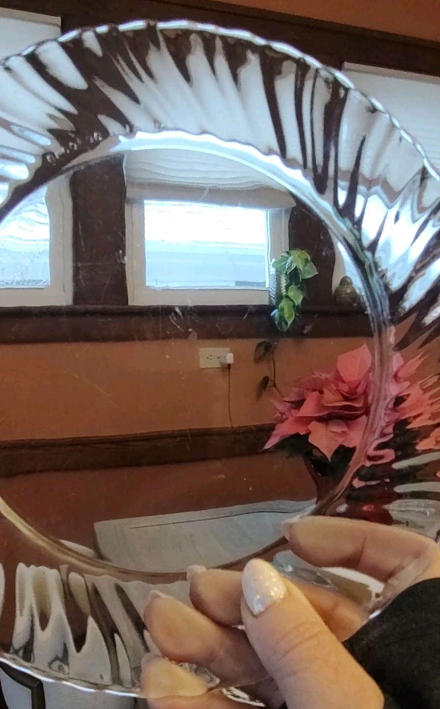 Arcoroc Clear Swirl Scalloped Glass Luncheon Plates 8 3/4 Inch Set of 11 EUC