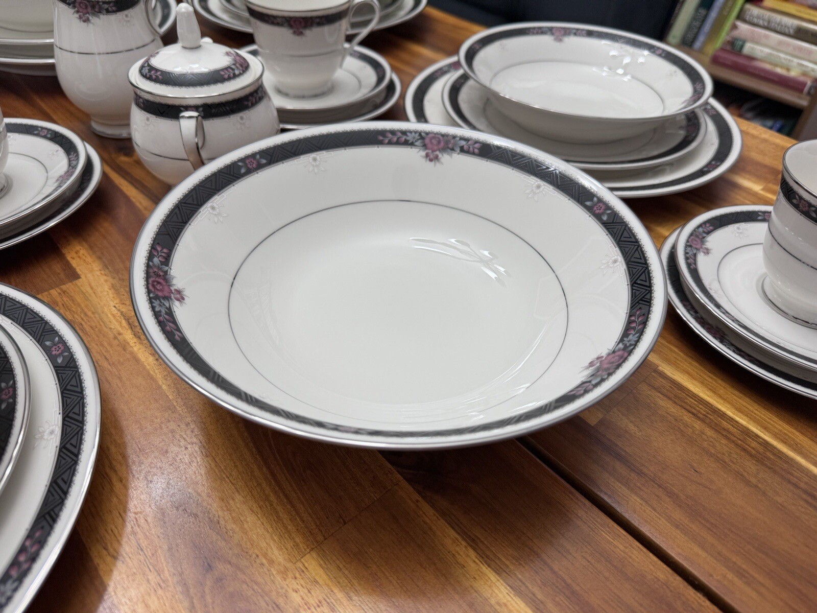 81pc NORITAKE IVORY CHINA ETIENNE 7260, TWELVE 6 PIECE PLACE SETTINGS JAPAN MINT