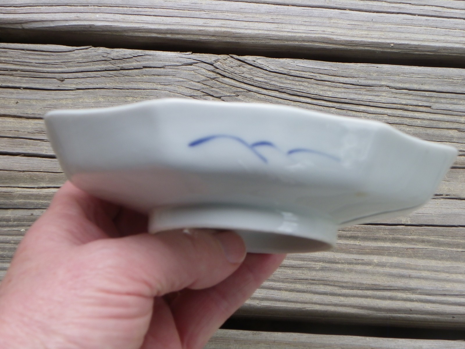 6″ x 5″ Oval 10-Sided Japanese Imari Ware Footed Dish-White-Gold-Blue-Rust