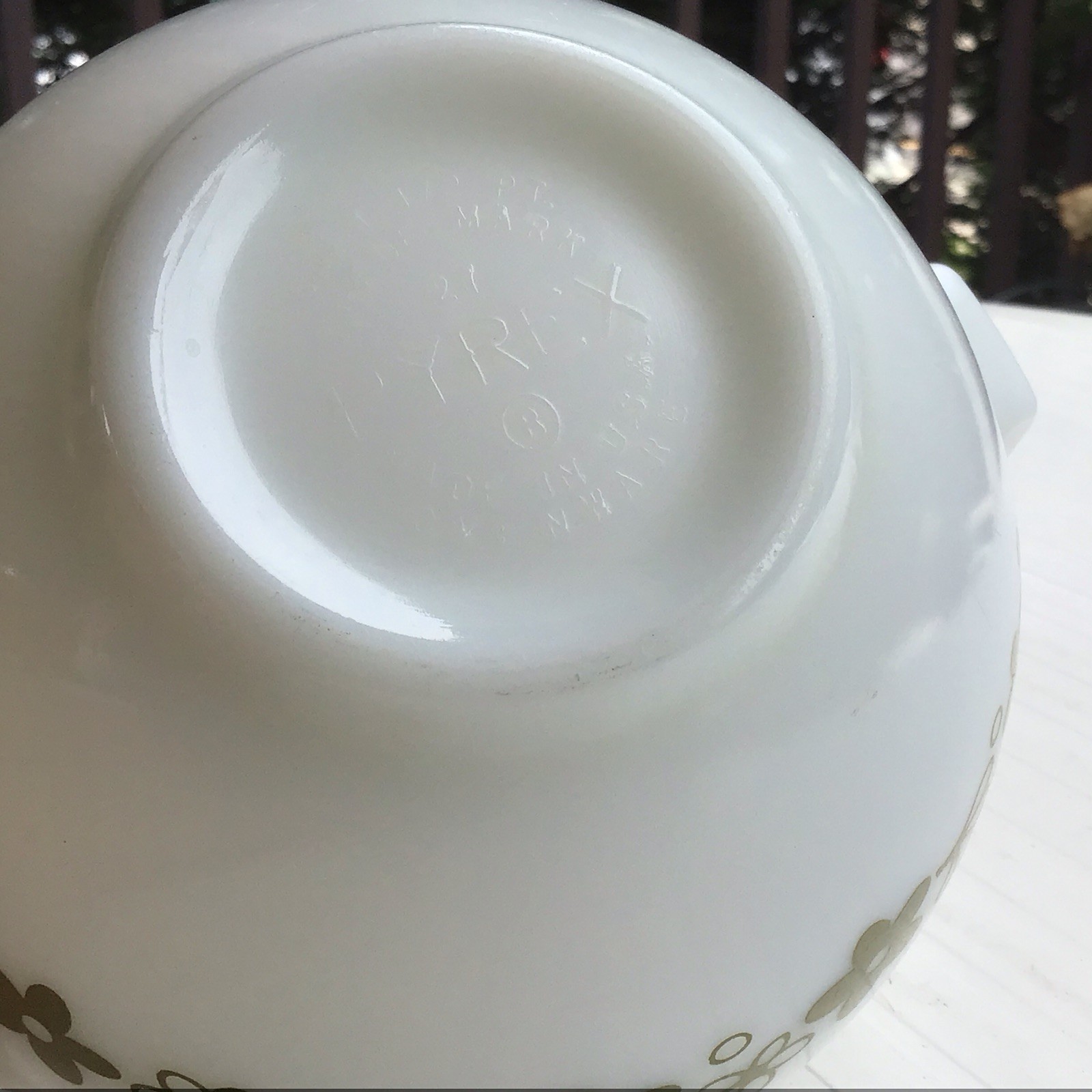 Vintage Pyrex Spring Blossom Green 441 Cinderella Mixing Bowl 1.5 PT Crazy Daisy