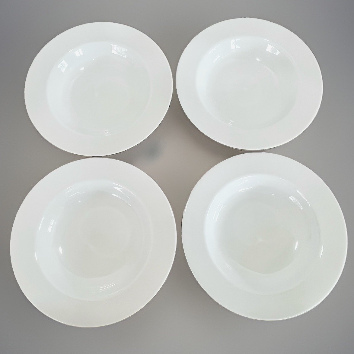 Crate and Barrel White Maison 9 1/8″ Large Rim Soup/Salad Bowls Japan – Set Of 4