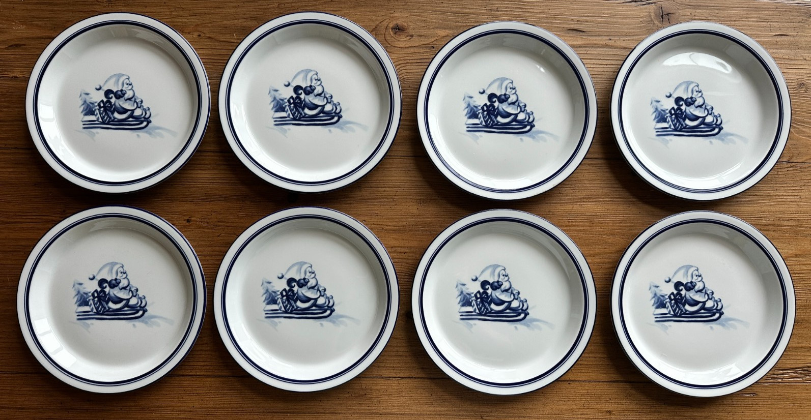 Dansk Bistro Christmas 8 3/4″ Lunch / Salad Plates Set of 8 Santa Blue White Exc