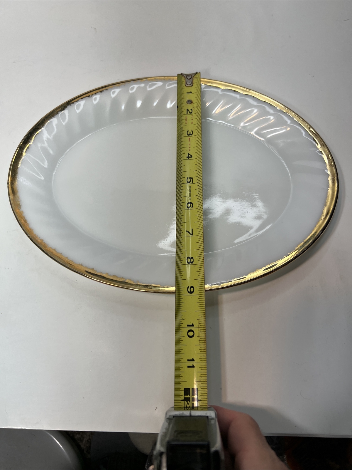 VTG ANCHOR HOCKING FIRE KING WHITE SWIRL GLASS PLATTER with GOLD TRIM