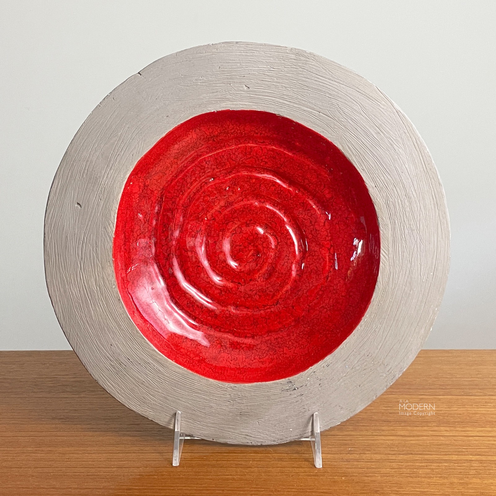 Barbara Willis 2000 Red Glaze Spiral Round Calif Pottery 11″ Wide Rim Bowl