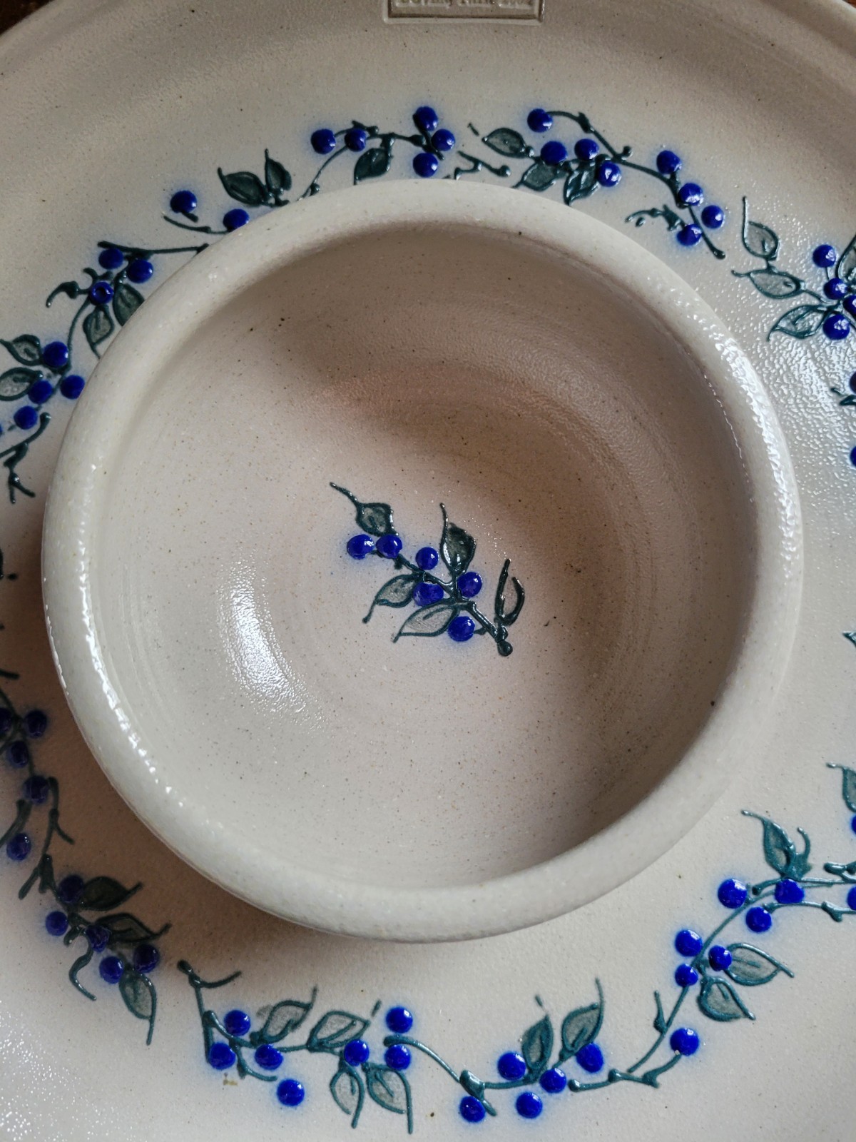 Salmon Falls Stoneware Blueberry & Green Vine 2002 Chips And Dip Platter