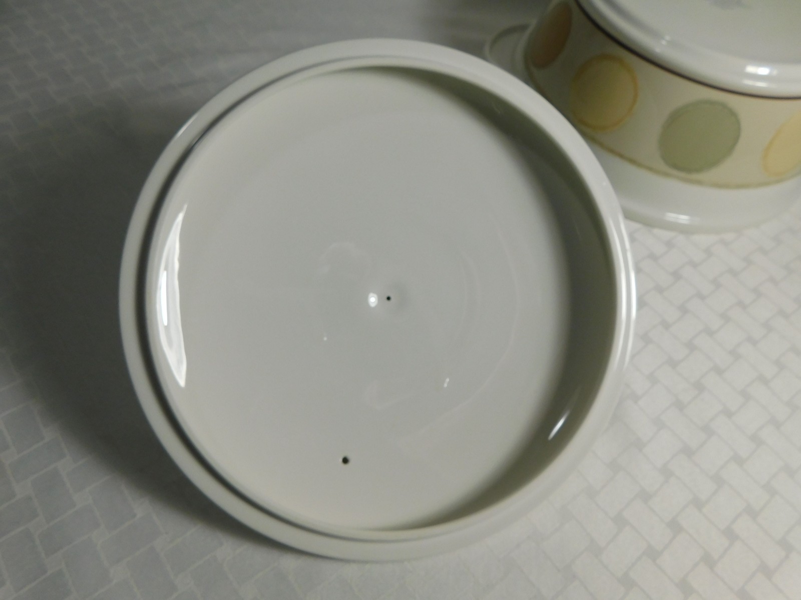 Noritake Mocha Java 2.5qt Covered Casserole Dish 7989, Ambience