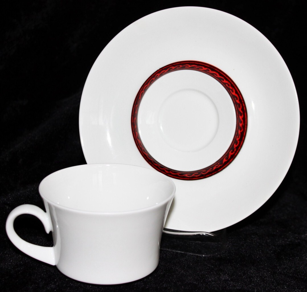 Block Flamenco 4 Piece Place Setting Black on Red Design