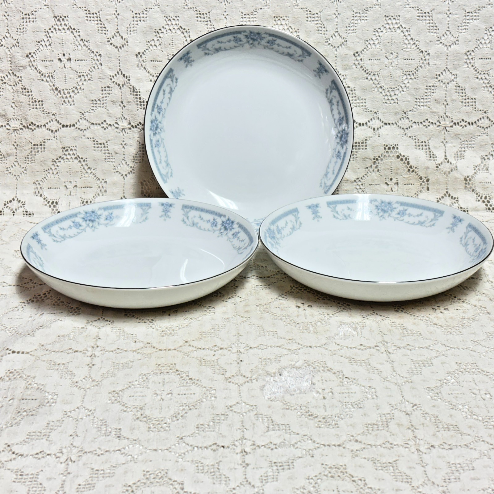 Mikasa Sheffield Blue Whisper Rim Soup Bowls 7 5/8″ Floral Platinum EXC Set 3