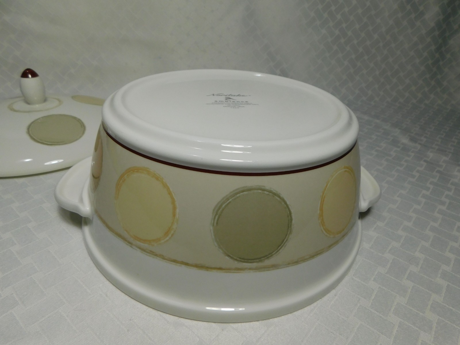 Noritake Mocha Java 2.5qt Covered Casserole Dish 7989, Ambience
