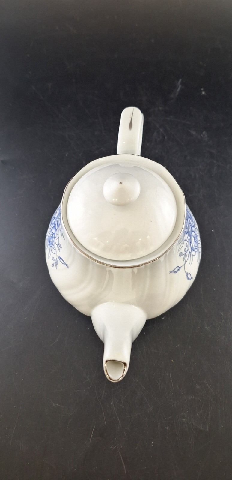 LYNNS Fine China White & Blue Roses Teapot Fluted Rim Platinum Trim Stylized 6″h