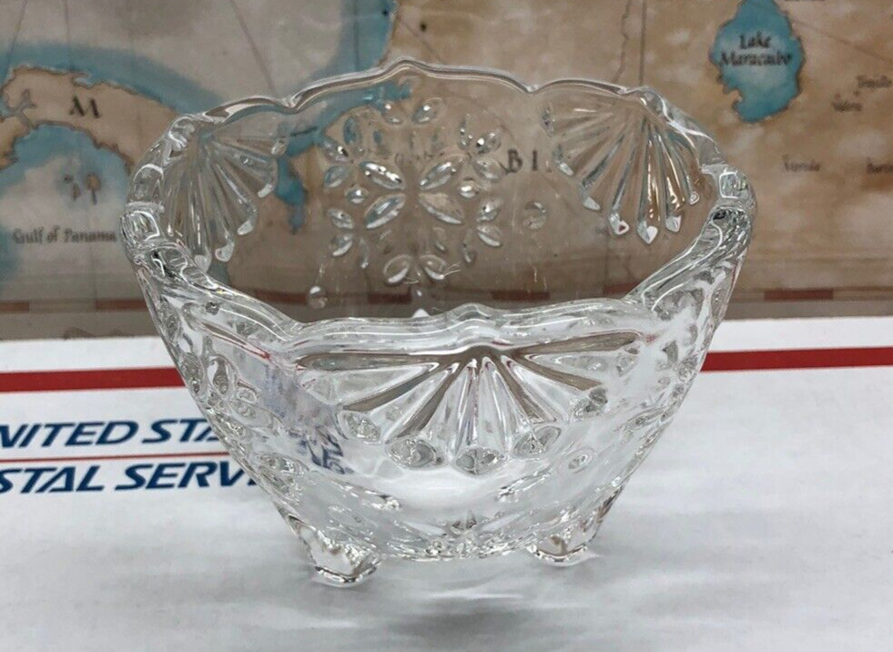 Vintage clear glass bowl candy dish 5 1/2W X3 3/4 Wait almost 2 pounds