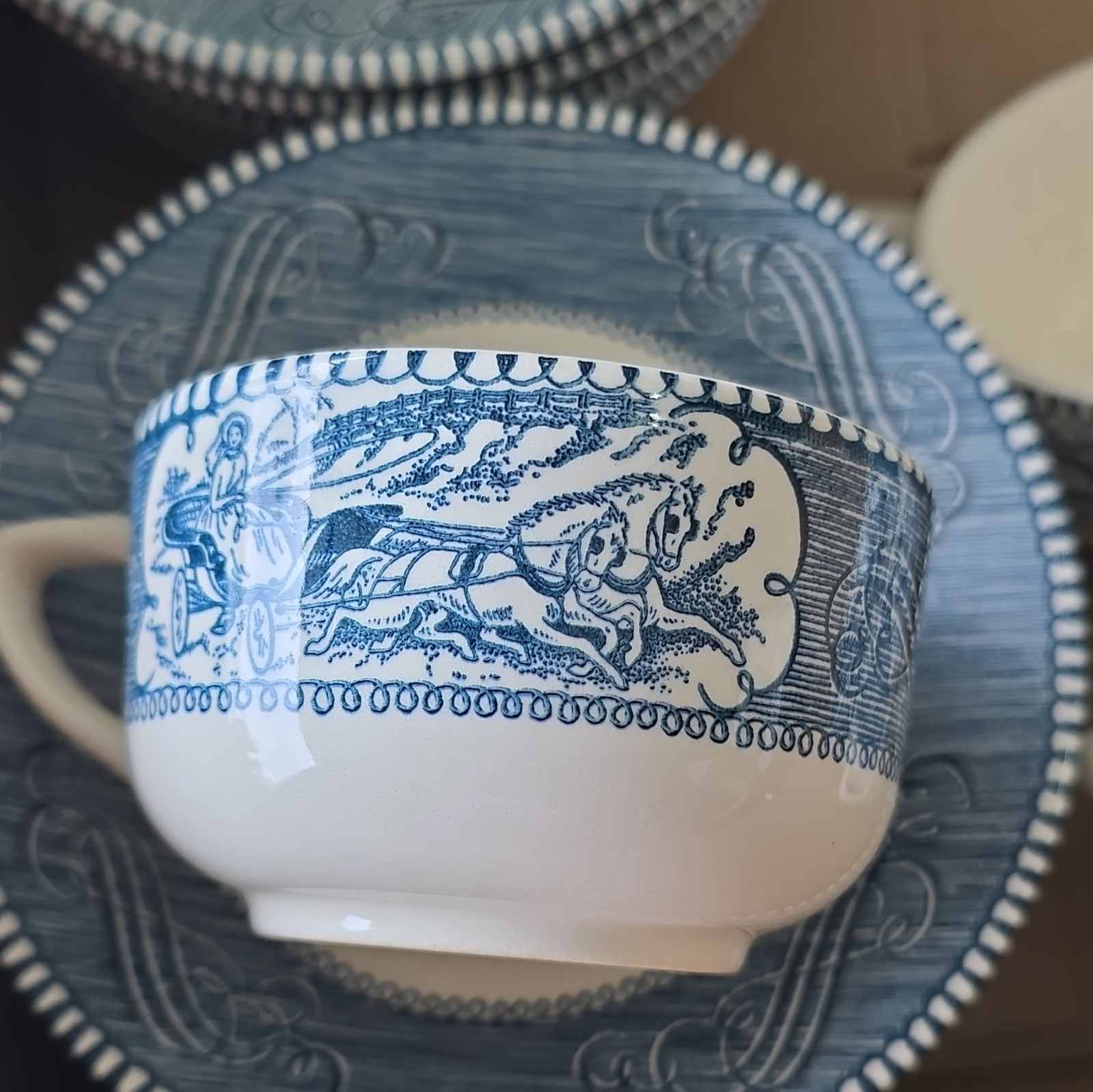 Set Of 13 Coffe Cups W/ Saucer, Iconic Blue And White