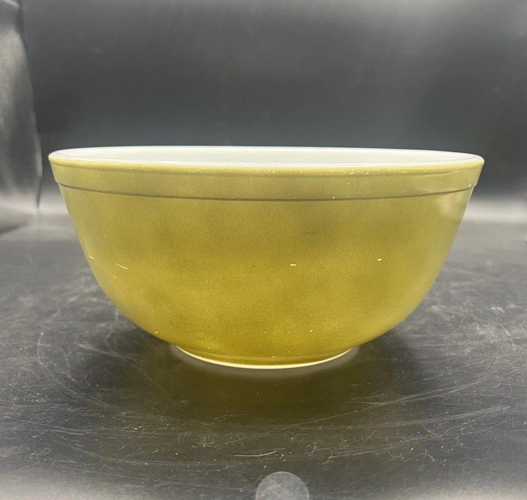 Pyrex Avocado Green Mixing Bowl 403 Vintage 8.5” 2.5 Qt