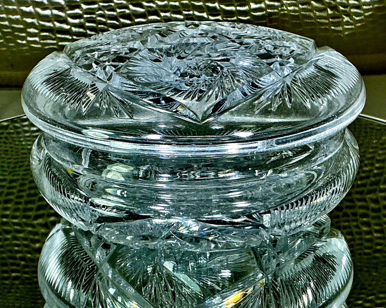American Brilliant Cut Glass Crystal Large Covered Vanity Dresser Box & Lid.