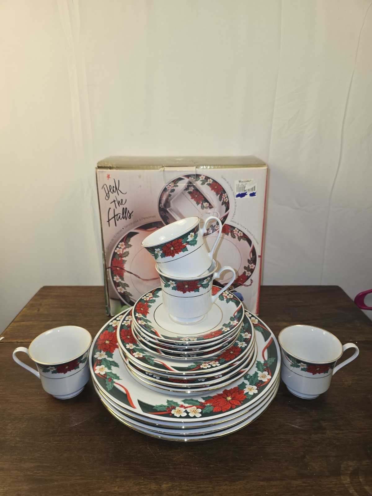 NIB VTG Tienshan”Deck The Halls”16pc Christmas Poinsettia Dinnerware Fine China