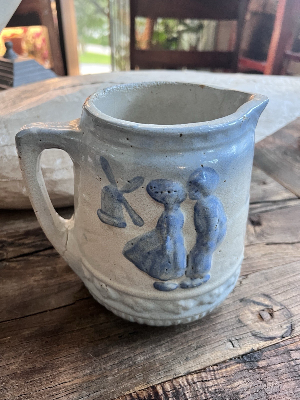 ANTIQUE 1900s BLUE & WHITE SALT GLAZE KISSING DUTCH KIDS STONEWARE PITHCER 7″