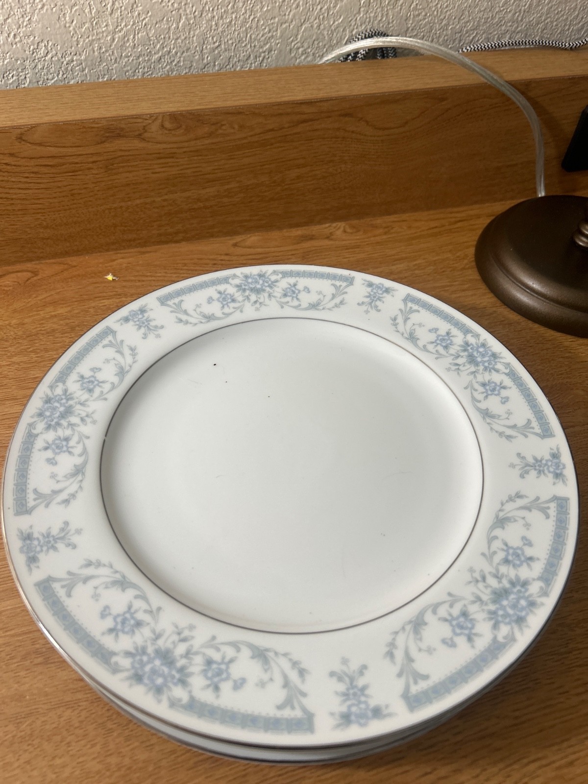 Set of 4 Vintage 1985 Sheffield Porcelain China “Blue Whisper” dinner plates