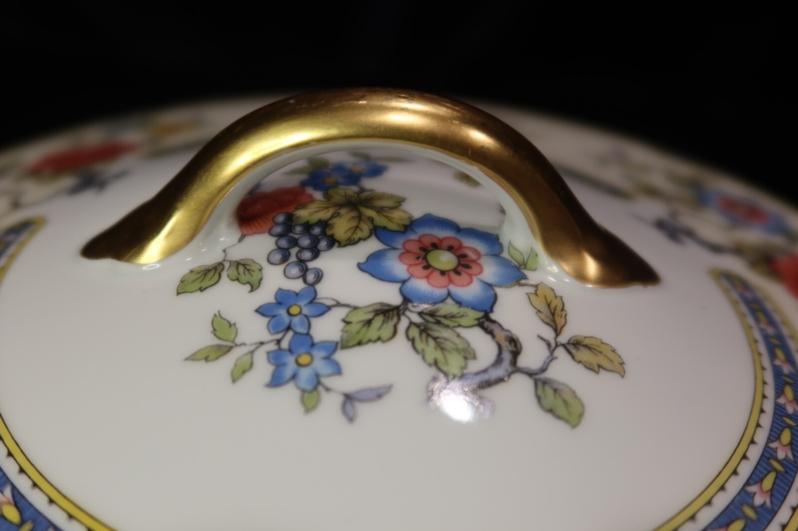 Noritake Mayflower Round Covered Vegetable Bowl Rust & Blue Flowers Gold Trim