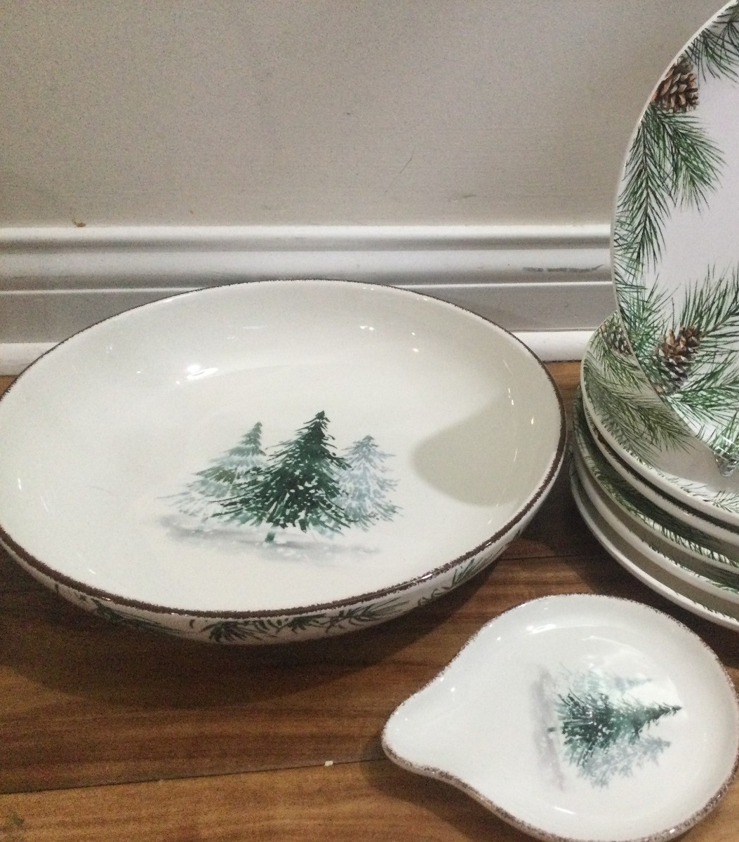 Robert Stanley Home Collection Pine Holiday Forest serving bowl+spoon rest
