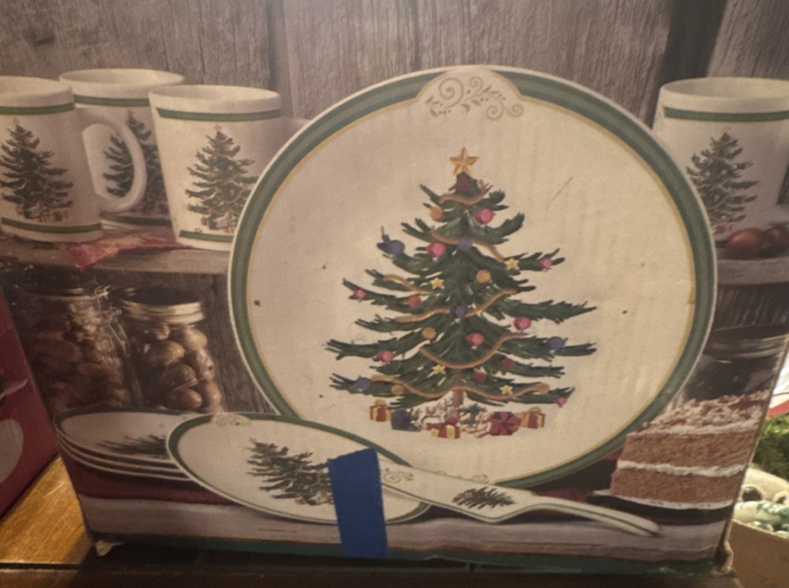 Holiday Home Ceramic Christmas Tree 10 Piece Dinner Set Dinner Plates & Mugs