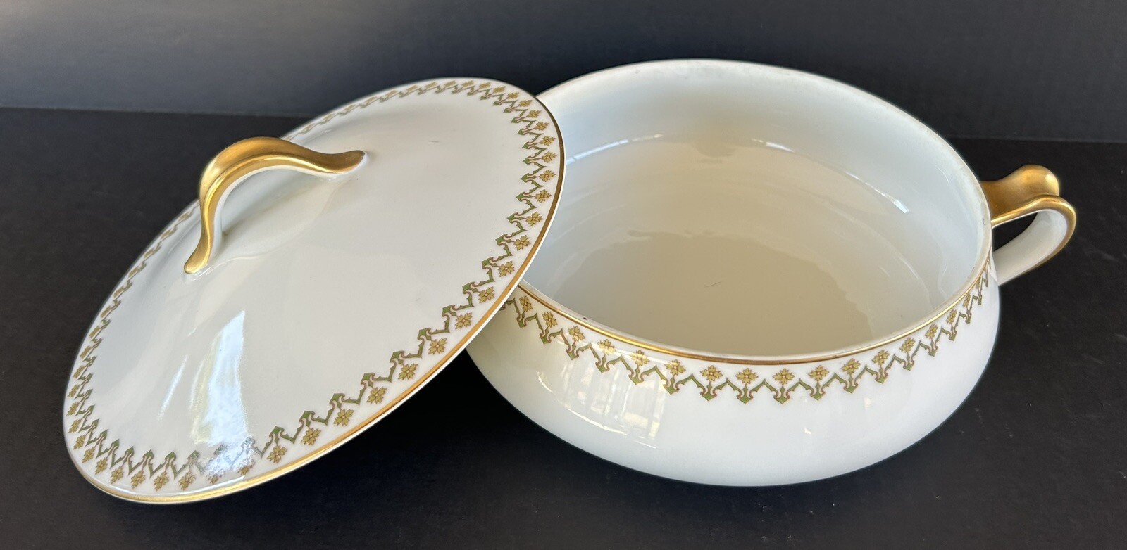 Haviland Limoges Round Covered Vegetable Dish Schleiger 570