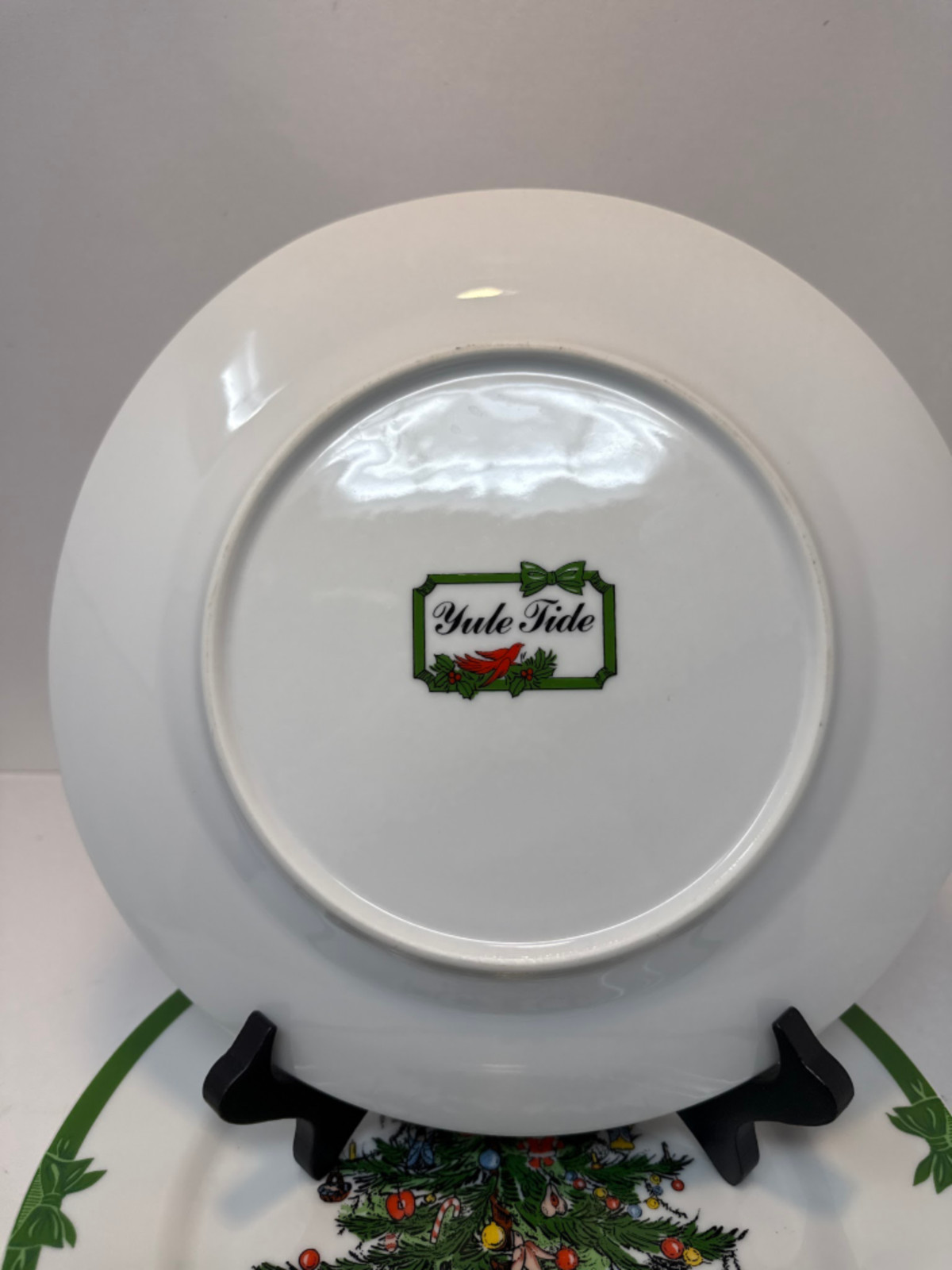 Georges Briard Yule Tide 10 1/4″ Dinner Plates – Set of 4