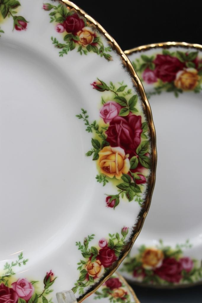 Royal Albert Old Country Roses Porcelain Set of 12 Bread Plates 6 1/8″