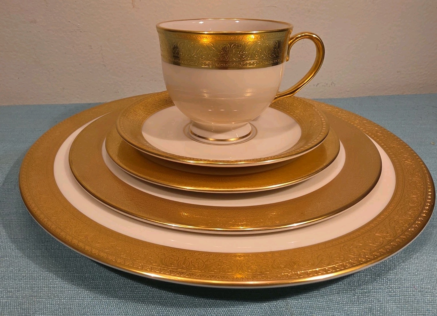 5 Piece Set (1 Place Settings) Lenox Westchester Fine Bone China Ivory Gold Trim