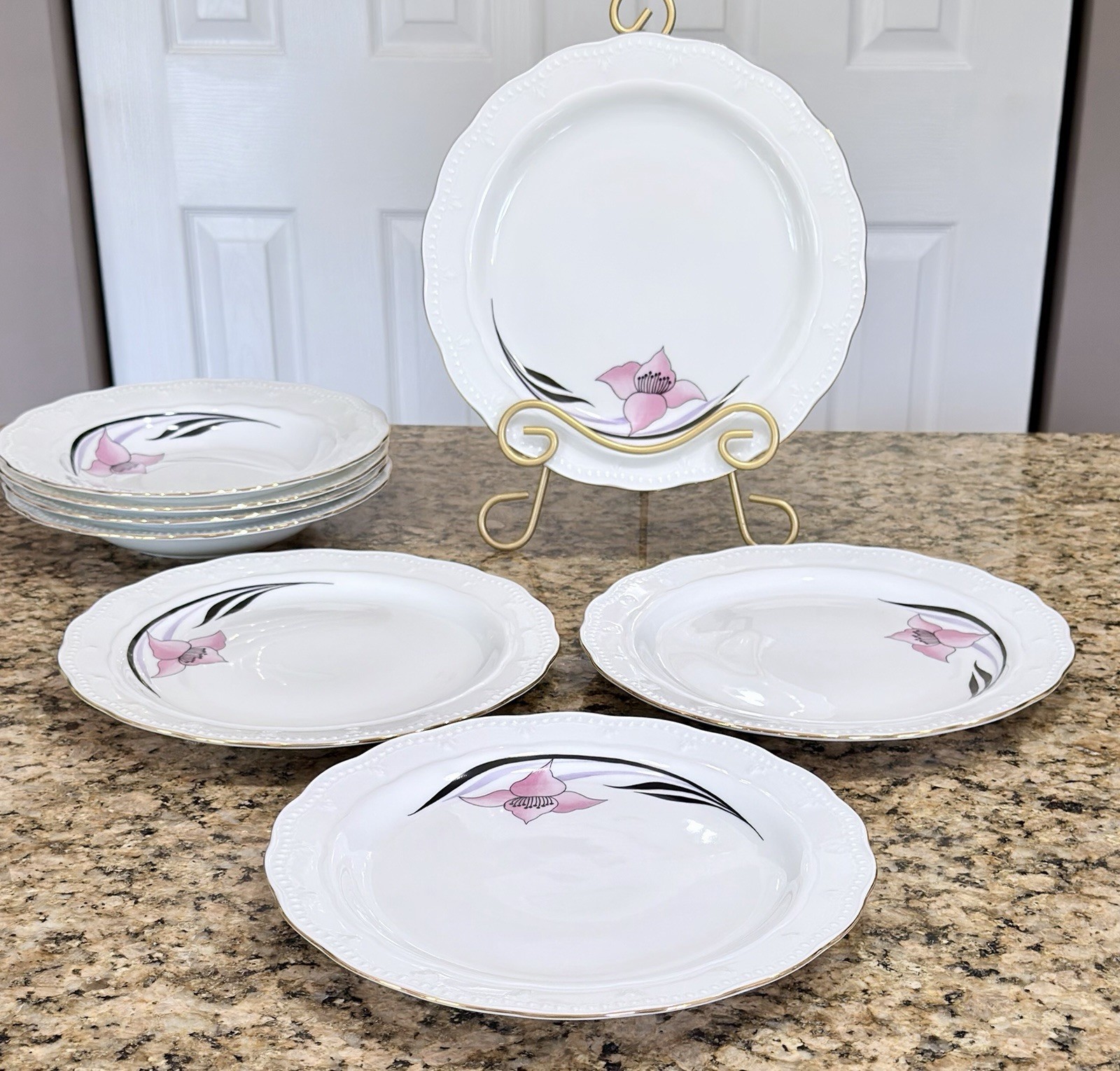 Danish Design Atelier Imported Pink Floral 8 Pc Dinnerware Set Scallop Gold Rim