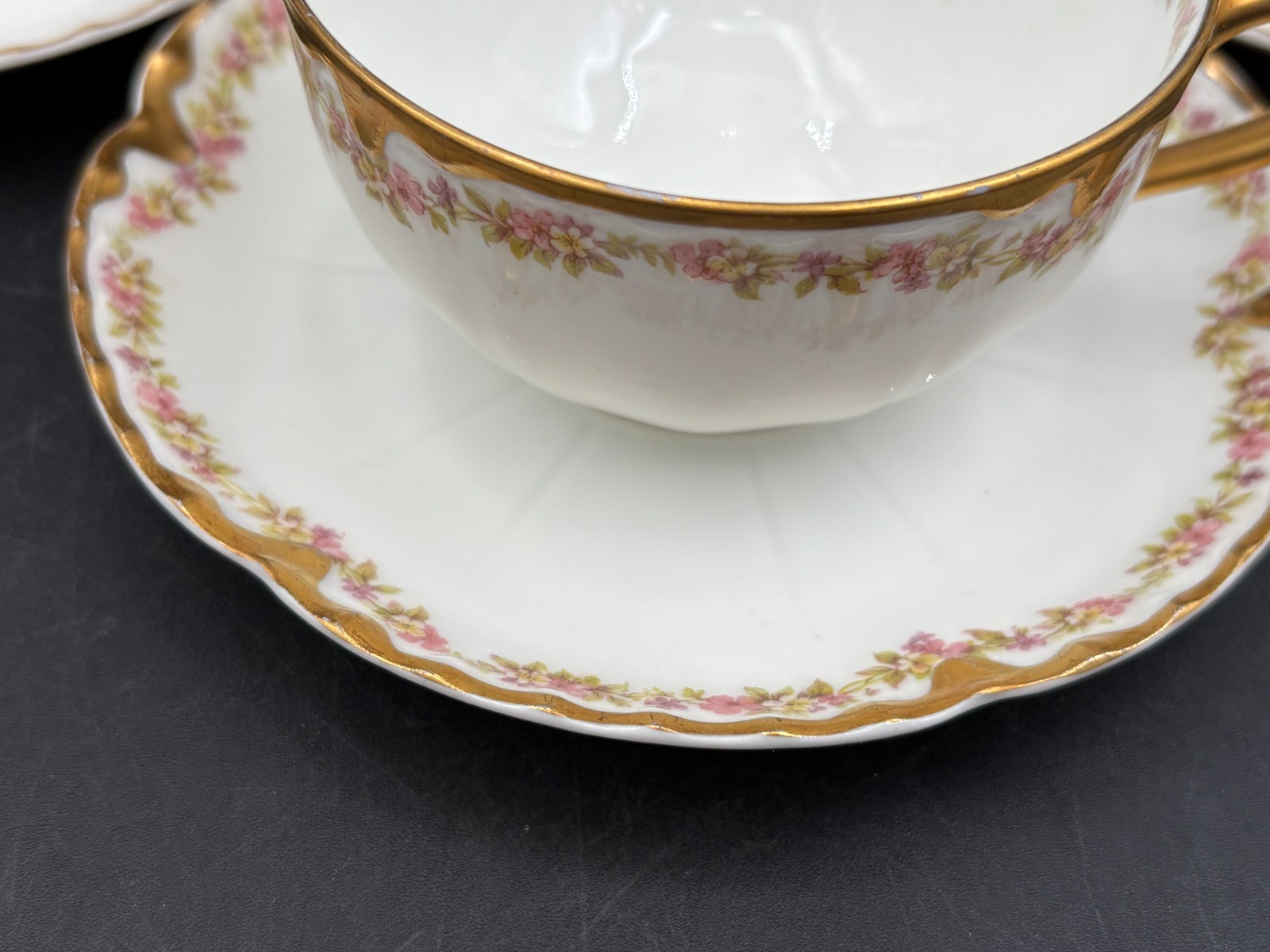 Haviland “SCHLEIGER 524″ Germany ~ Set of 3 ~ Cups & Saucers ~ 2” Tall