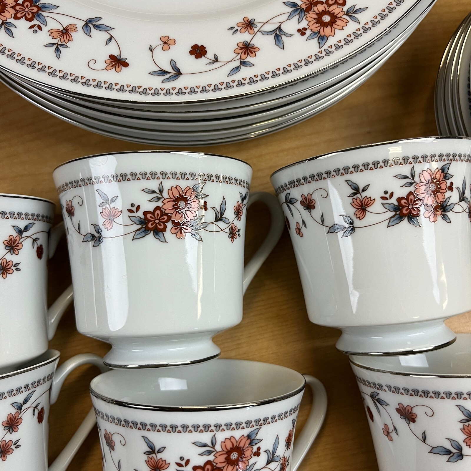 Sheffield Anniversary Porcelain Fine China full set 18 Piece