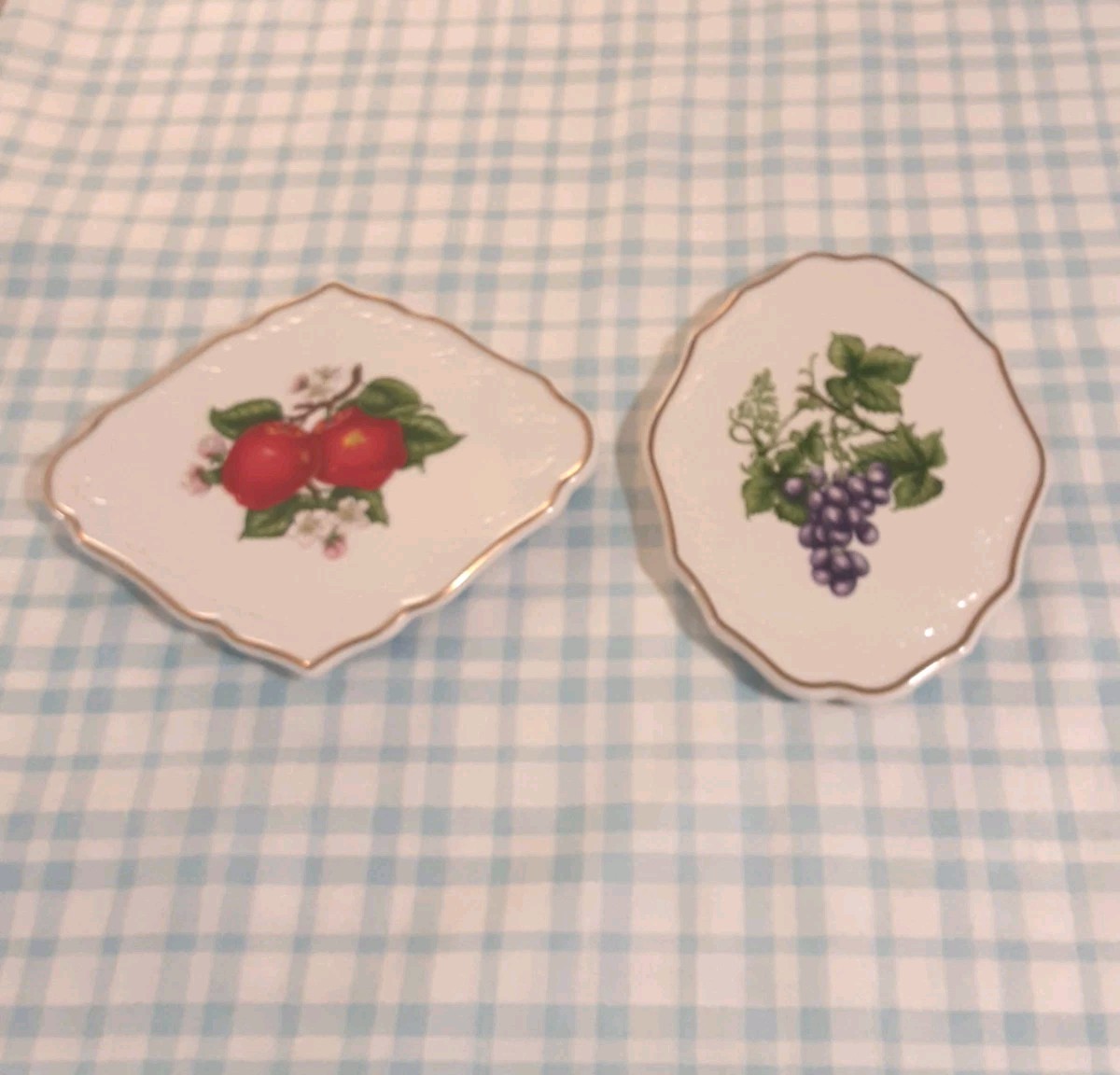 (2)1992 THE LENOX ORCHARD FINE 24K PORCELAIN TRIVETS SERIES FRUIT WALL PLAQUES