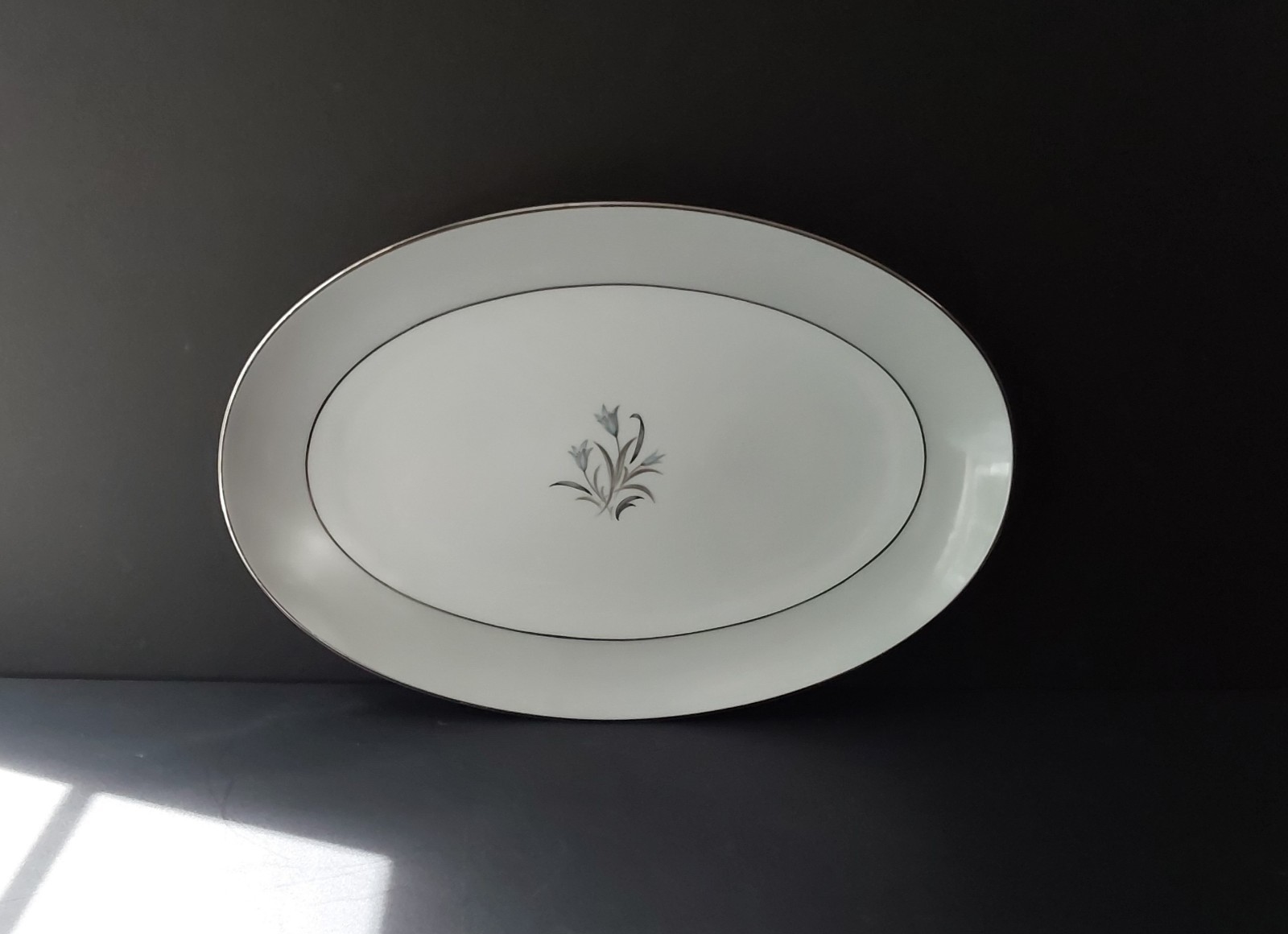 NORITAKE BLUEBELL JAPAN Blue Flowers Platinum 16.25″ Oval Serving Platter #5545