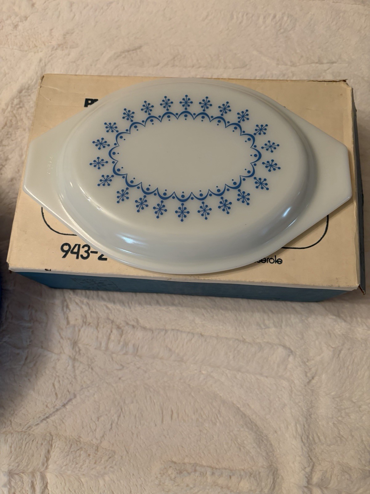 Pyrex Compatibles 943-2 Snowflake Blue 1 1/2 Qt Oval Casserole W/ Lid NOS