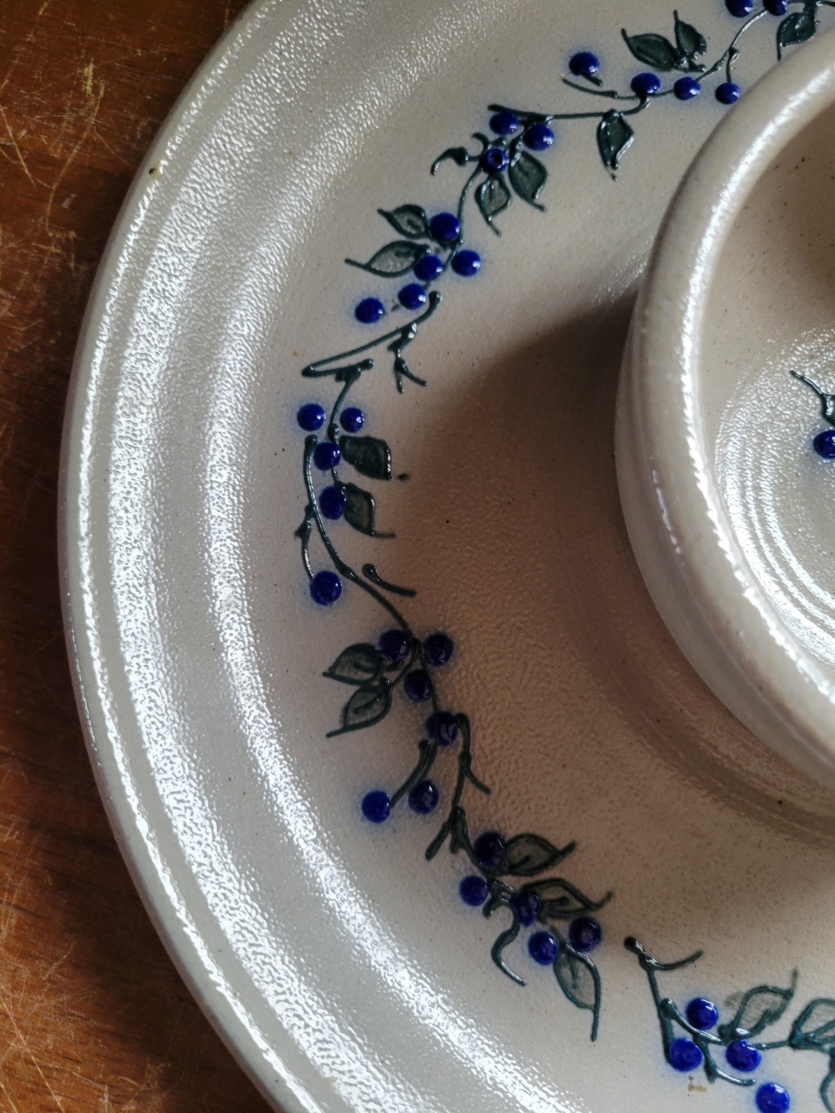 Salmon Falls Stoneware Blueberry & Green Vine 2002 Chips And Dip Platter