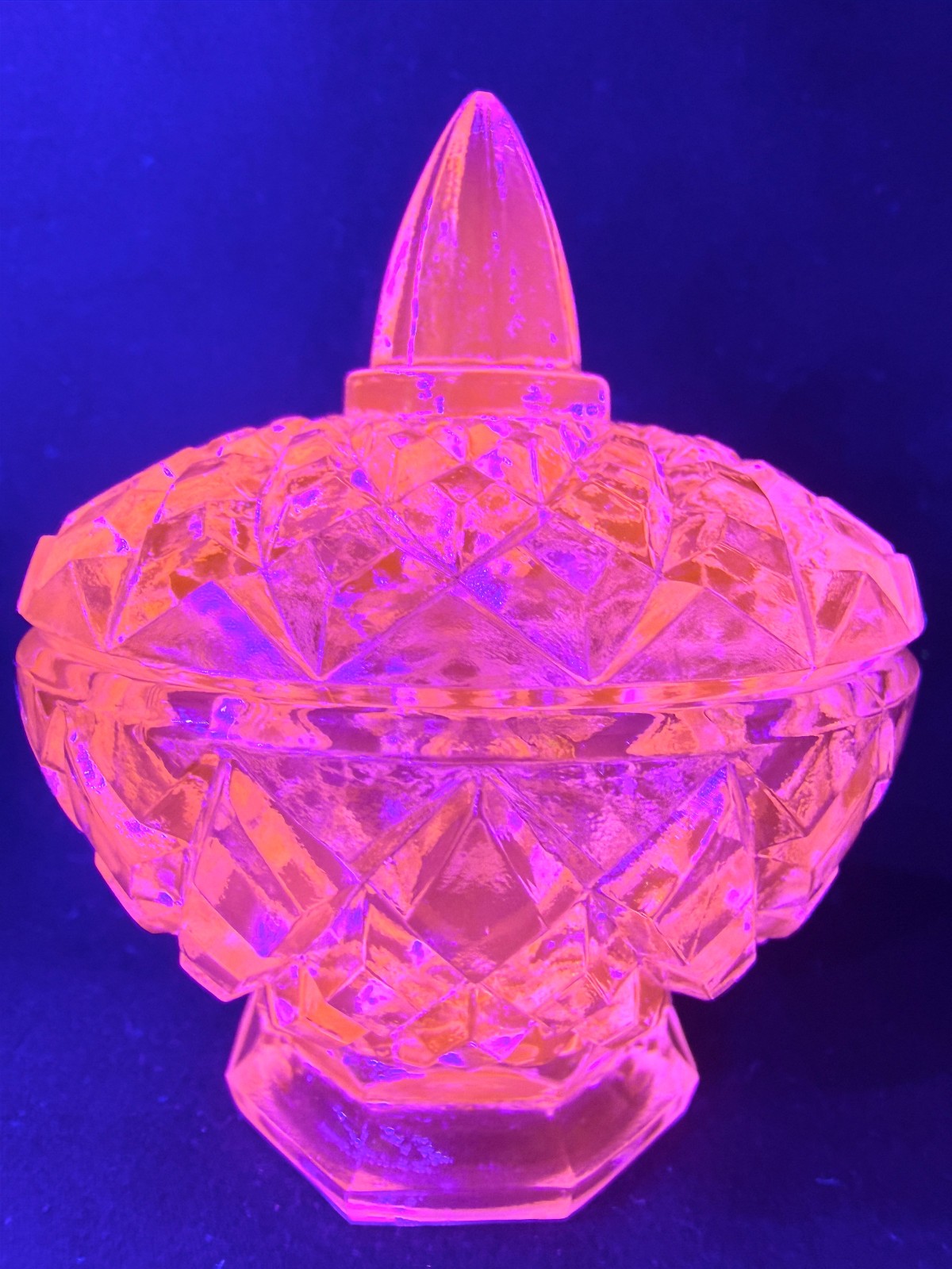 Green Vaseline Uranium glass covered candy dish coffee sugar jar / bowl selenium