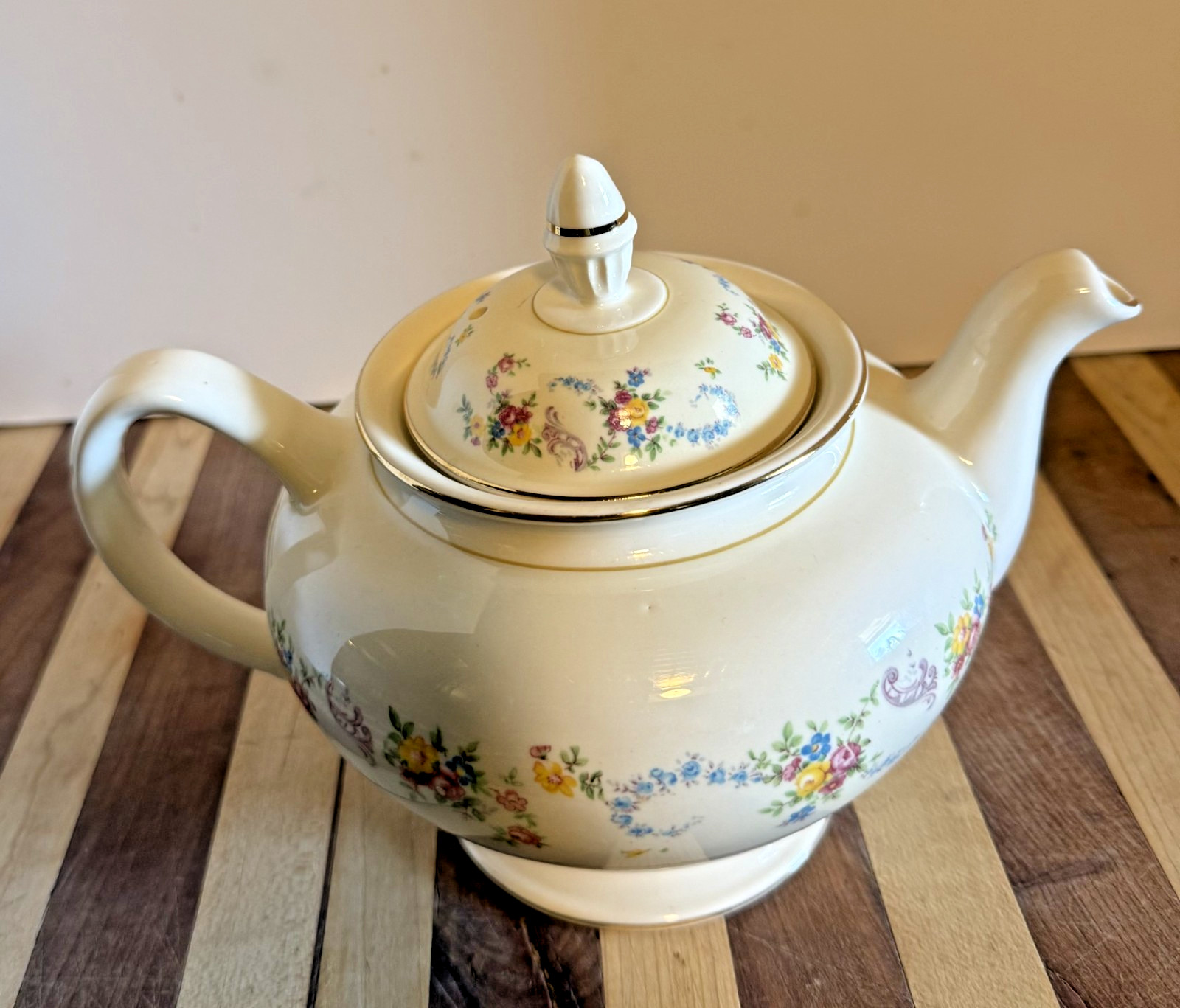 Vintage 1940 Porcelain Teapot “Ferndale” Design by Homer Laughlin Fine China