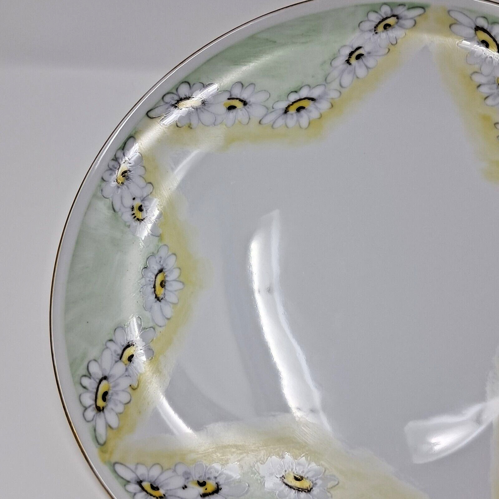 Daisy & Star pattern 8″ Porcelain Plate hand painted by M. A. Thomas decorative