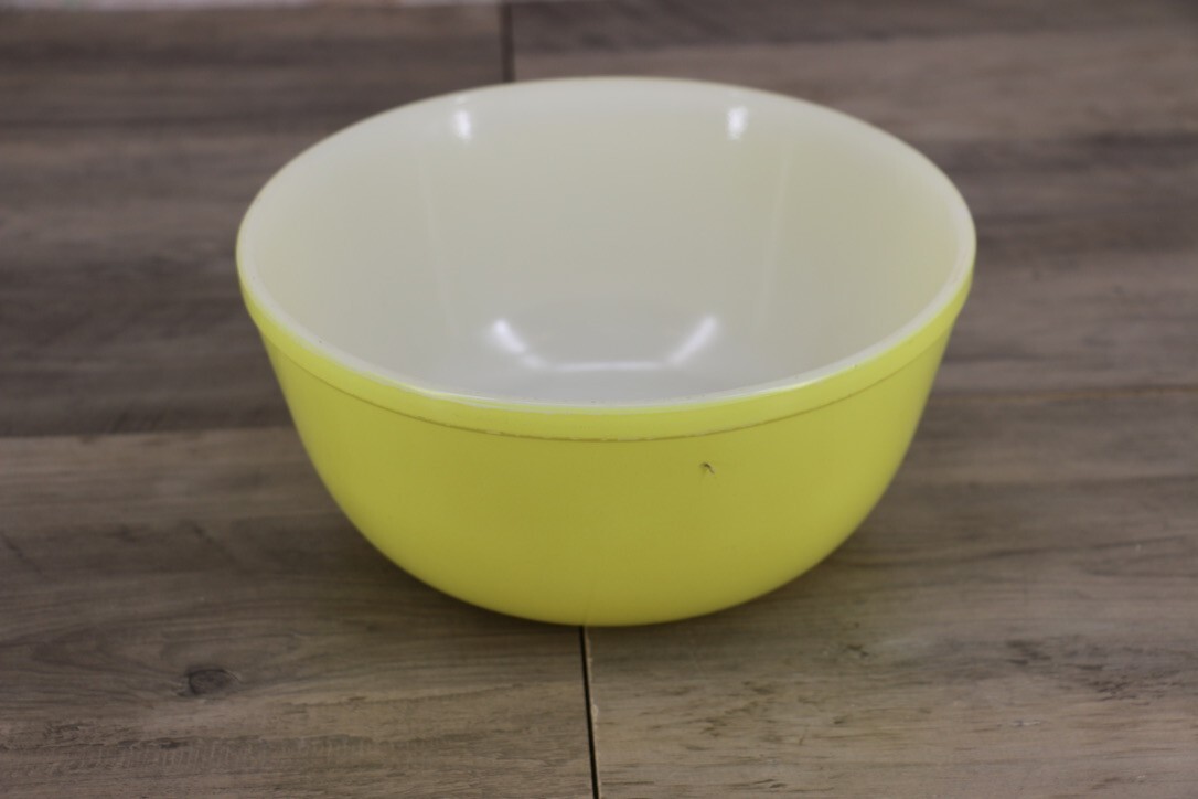 VINTAGE Glasbake Large Lemon Yellow Mixing Bowl 3.5 qt 9.5″ J-29