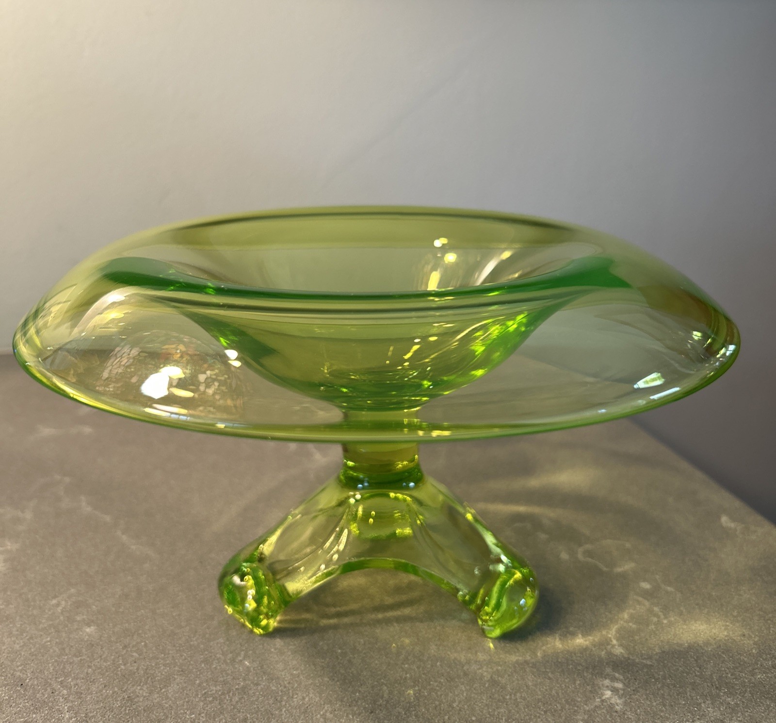 Viking 3 Toed Vaseline Lime Glass Uranium Rolled Rim Bowl-condition issues