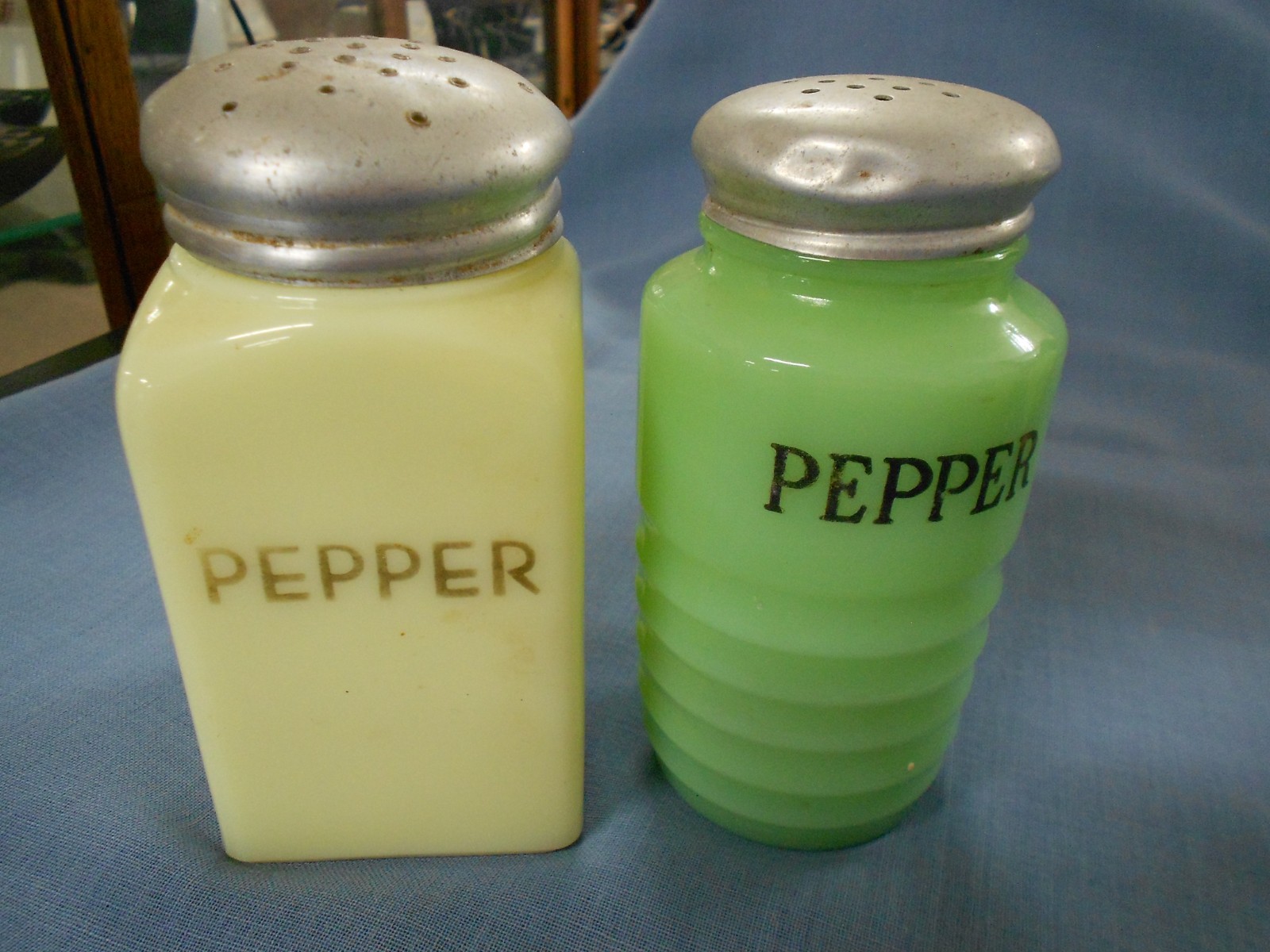 6 Vintage Jeannette? McKee? Jadeite Glass Pepper Sugar Flour Jars 3 3/4″-5″ tall