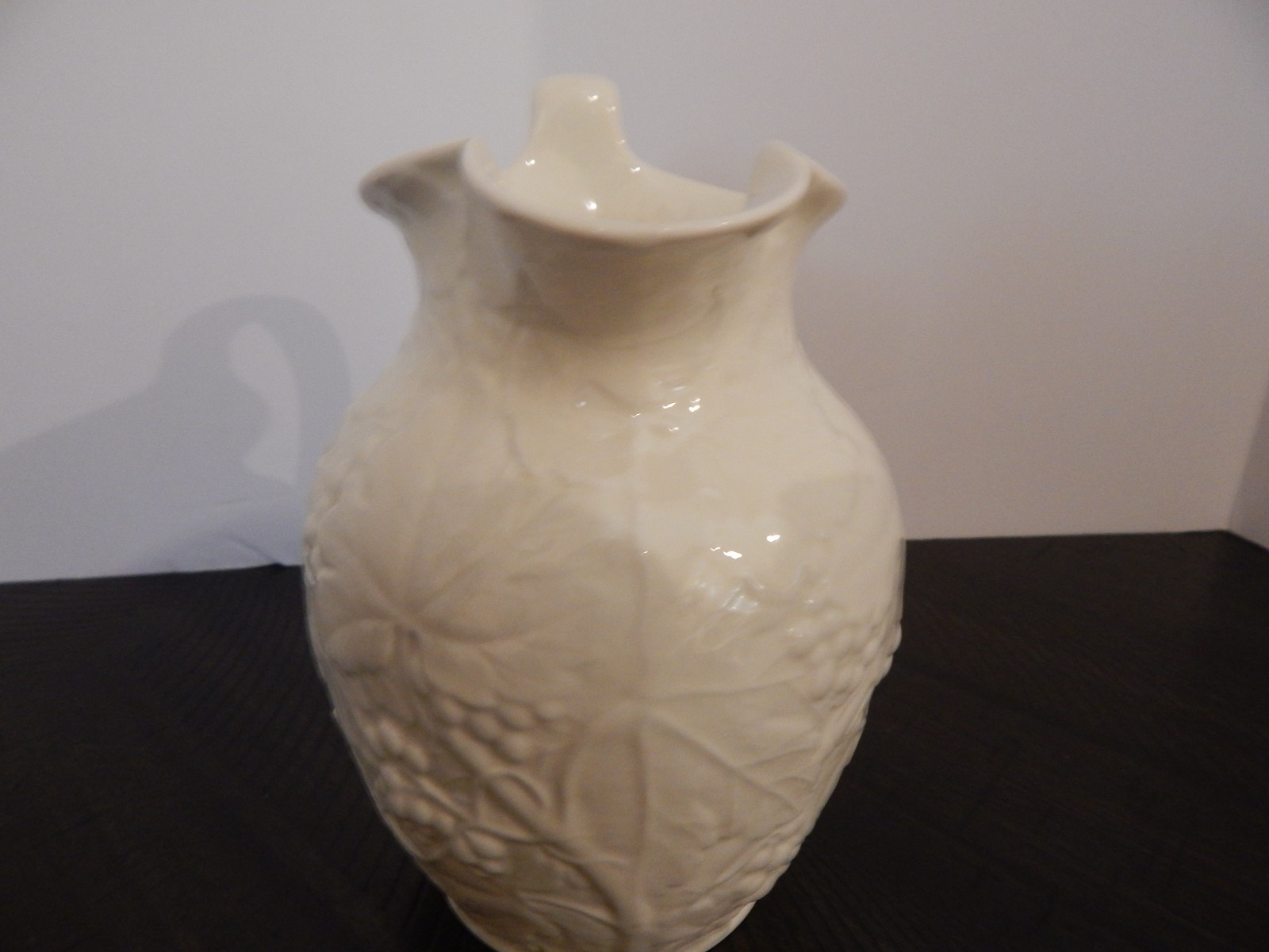 VTG Wedgwood Etruria & Barlaston 6½” Grapevine Ivory White Pitcher England JB2C