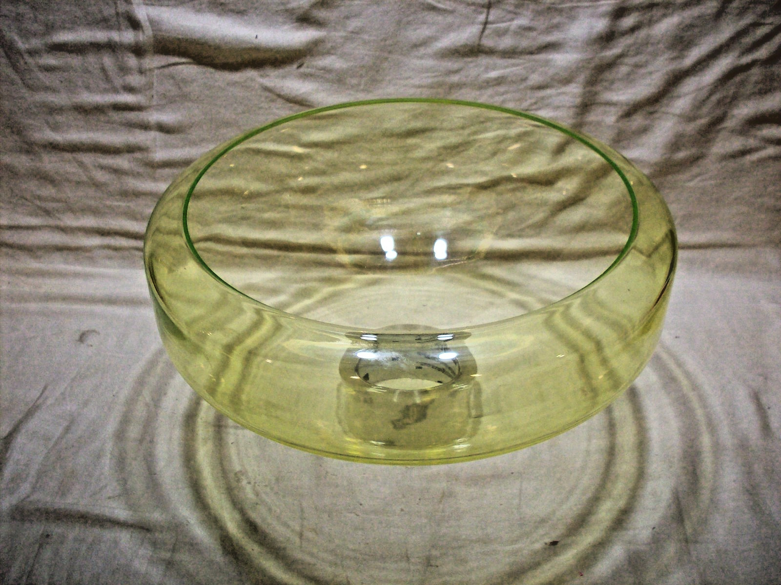 ANTIQUE VASELINE URANIUM GLASS FISH BOWL 14″ DIA. 6 1/2″ TALL VERY GOOD COND.